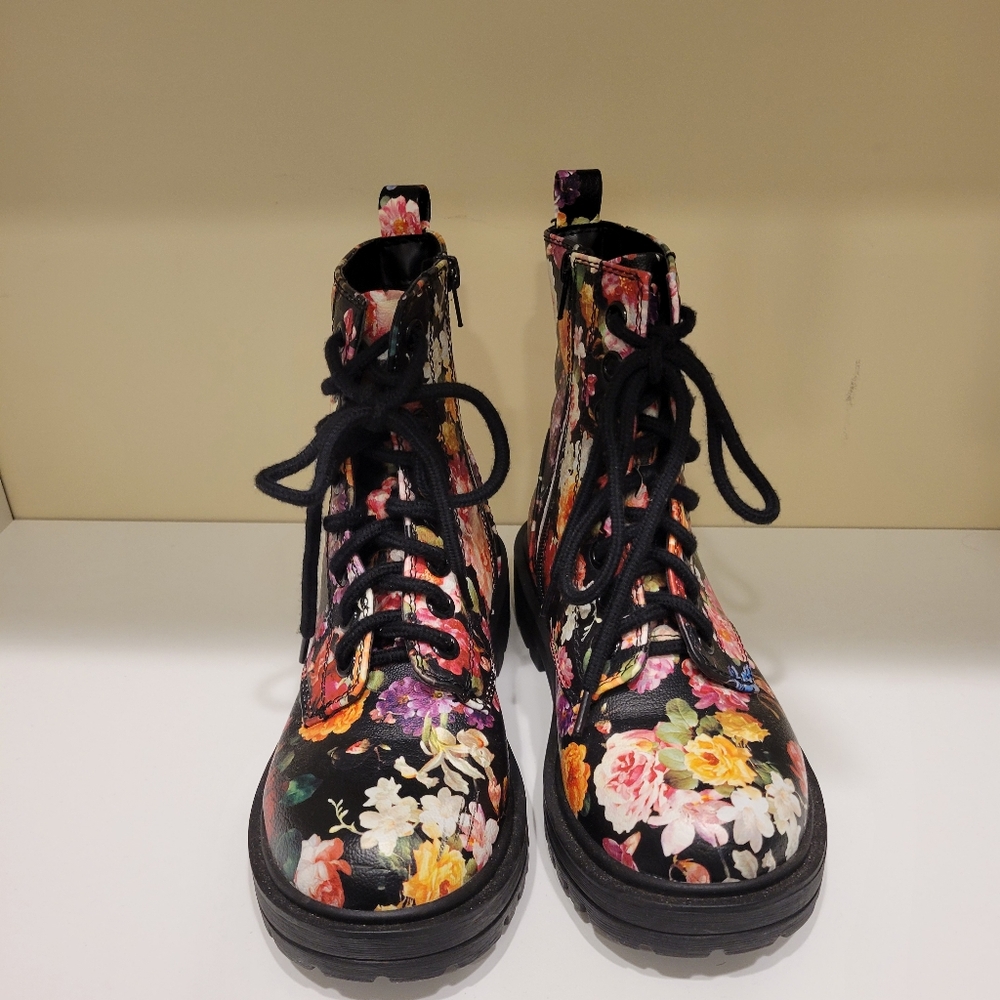 Soda Floral Lace-Up Women's Boots - Picture 3 of 5